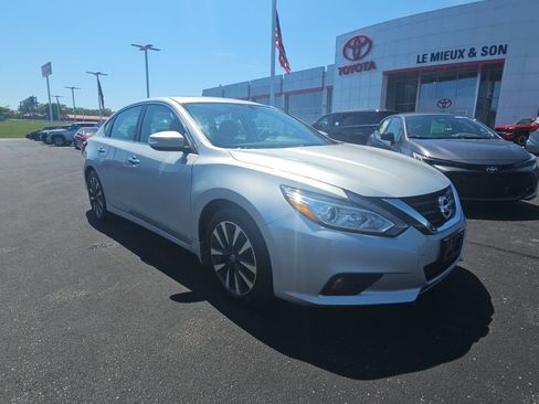 Used 2016 Nissan Altima 2.5 SV w/ Convenience Package FWD image 1