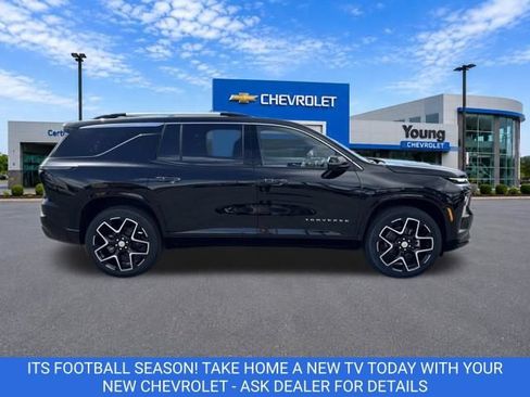 New 2026 Chevrolet Traverse High Country w/ LPO, Floor Liner Package AWD/4WD image 8