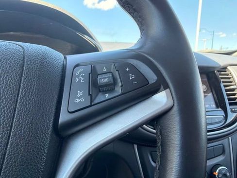 Used 2018 Chevrolet Trax LT w/ Sun & Sound Package FWD image 34