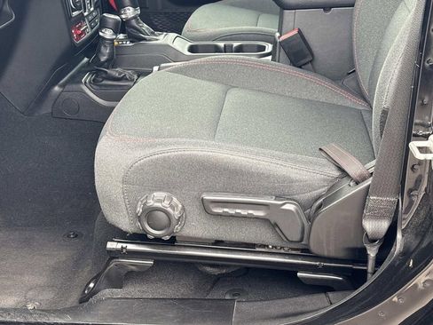 Used 2024 Jeep Wrangler Unlimited Rubicon image 26