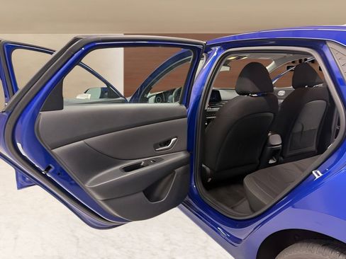Used 2025 Hyundai Elantra SEL FWD image 10