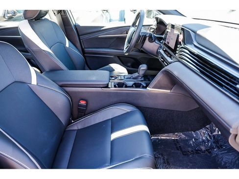 Used 2026 Toyota Camry Hybrid FWD image 17