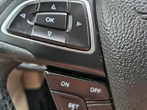 Used 2019 Ford Escape SEL image 25