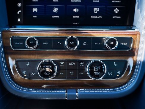 Used 2021 Bentley Bentayga image 68