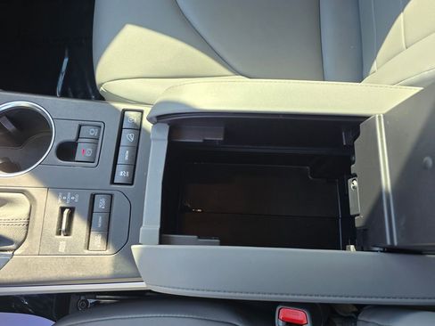 Used 2021 Toyota Highlander XLE image 25