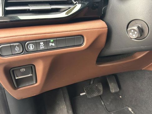 Used 2023 Acura MDX SH-AWD w/ Technology Package image 12