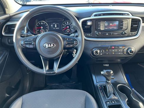 Used 2016 Kia Sorento AWD image 17