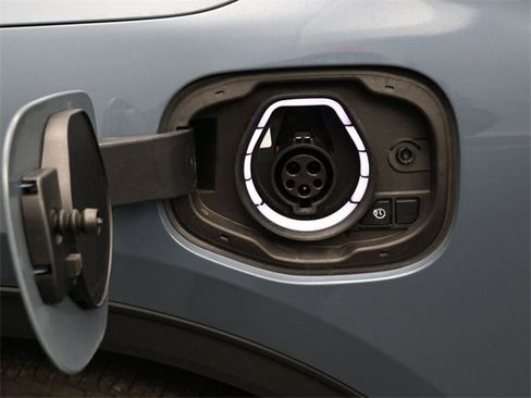 Used 2023 Ford Escape SE image 20