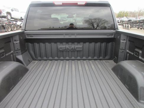 New 2026 GMC Sierra 1500 SLE image 7
