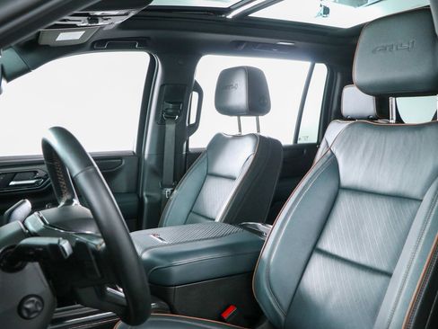 Used 2025 GMC Yukon XL AT4 w/ AT4 Premium Package AWD/4WD image 28