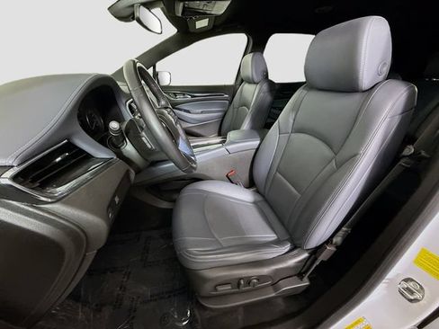 Used 2023 Buick Enclave Essence FWD image 19
