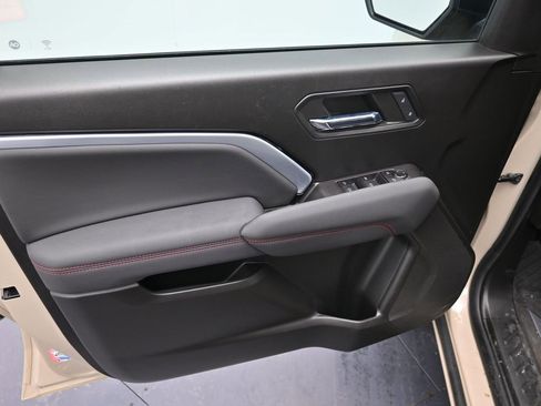 Used 2023 Chevrolet Colorado Z71 w/ Z71 Convenience Package 2 image 9