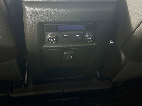 Used 2023 Chevrolet Traverse LT image 24