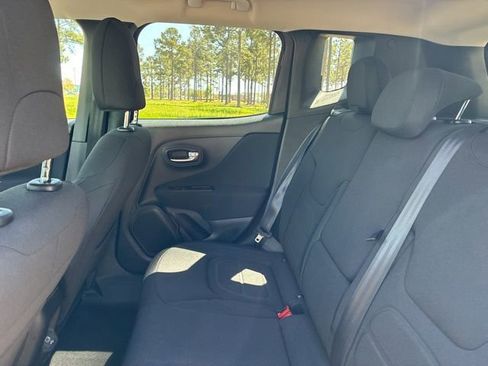 Used 2021 Jeep Renegade Latitude w/ Convenience Group AWD/4WD image 23