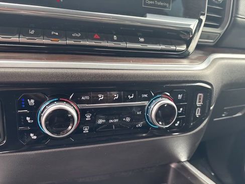 Used 2025 GMC Sierra 3500 SLT w/ SLT Premium Package image 23