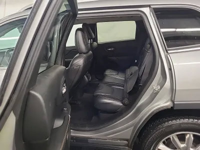 Used 2015 Jeep Cherokee Limited w/ Luxury Group AWD/4WD image 15