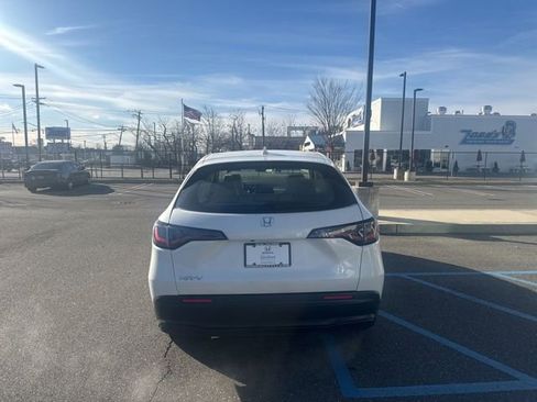 Used 2023 Honda HR-V LX image 7