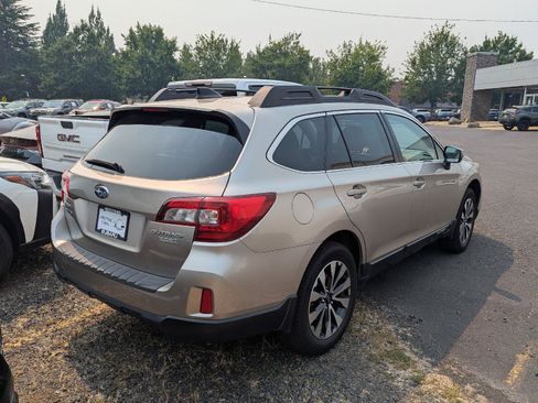 Used 2016 Subaru Outback 2.5i Limited AWD/4WD image 6