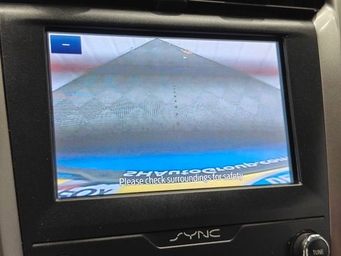 Used 2020 Ford Fusion SE FWD image 8