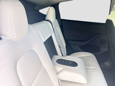 Used 2024 Tesla Model Y Performance image 26