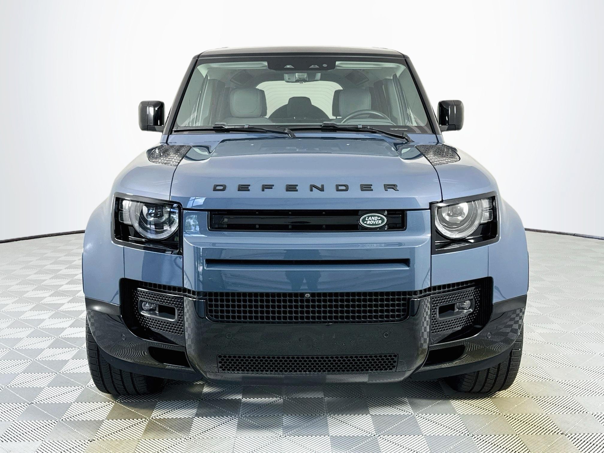 Used 2024 Land Rover Defender 110 X-Dynamic SE AWD/4WD image 2