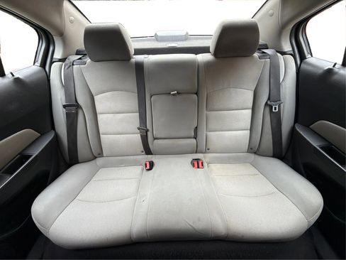 Used 2015 Chevrolet Cruze LT image 25