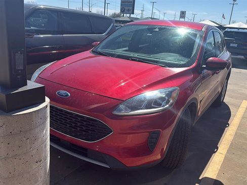 Used 2020 Ford Escape SE image 2