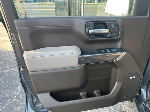 Used 2022 Chevrolet Silverado 1500 LTZ AWD/4WD image 13