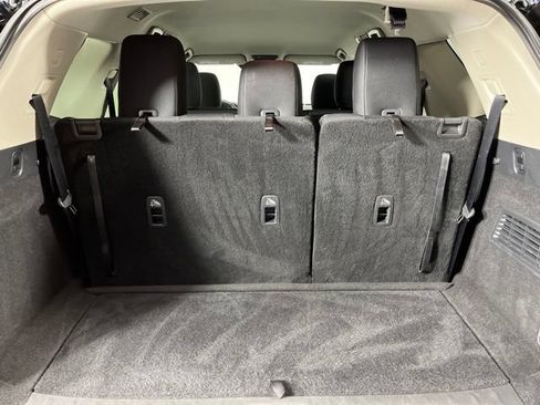 Used 2025 Nissan Pathfinder SV FWD image 50