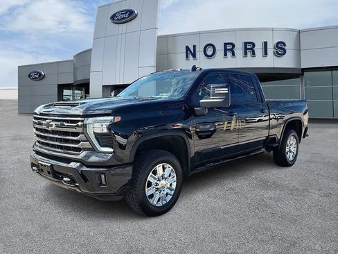 Used 2024 Chevrolet Silverado 2500 High Country w/ High Country Premium Package AWD/4WD image 2