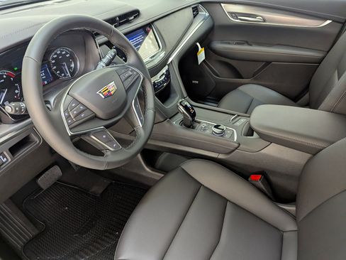 New 2026 Cadillac XT5 Luxury image 4