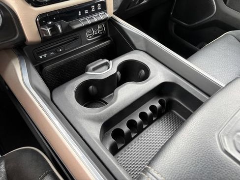 Used 2019 RAM 1500 Laramie AWD/4WD image 18