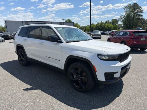 Used 2023 Jeep Grand Cherokee L Laredo image 9