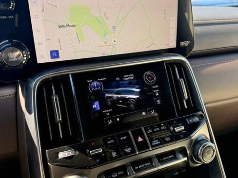 Used 2023 Lexus LX 600 4WD w/ Luxury Package image 27