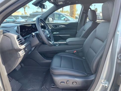 New 2026 Chevrolet Traverse LT w/ Sun and Wheel Package FWD image 5