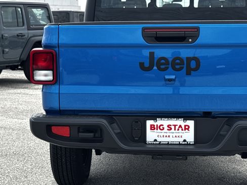 New 2026 Jeep Gladiator Sport AWD/4WD image 11