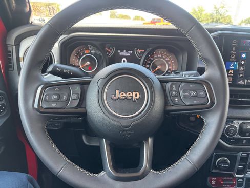 Used 2025 Jeep Wrangler Unlimited Sport AWD/4WD image 25