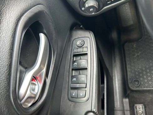 Used 2015 Jeep Cherokee Trailhawk w/ Leather Interior Group AWD/4WD image 15
