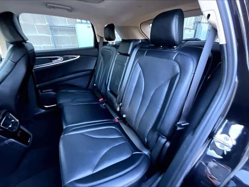 Used 2022 Lincoln Nautilus Reserve w/ Monochromatic Package image 20