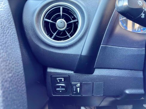 Used 2017 Toyota Corolla SE FWD image 37