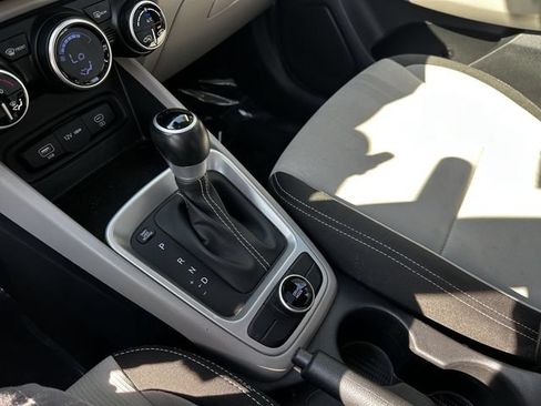 Used 2023 Hyundai Venue SEL FWD image 25