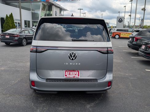 Used 2025 Volkswagen ID. Buzz Pro S Plus w/ Cupholders Package RWD image 4
