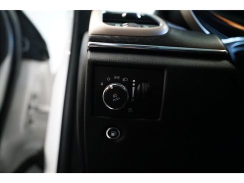 Used 2015 Jeep Grand Cherokee Limited w/ Luxury Group II AWD/4WD image 19