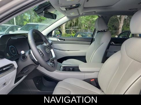 Used 2023 Hyundai Palisade SEL w/ Premium Package FWD image 2