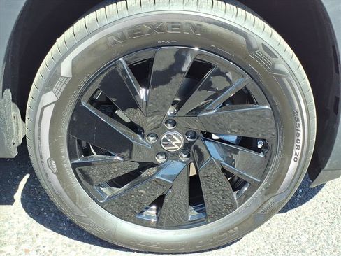 New 2026 Volkswagen Atlas SE image 9