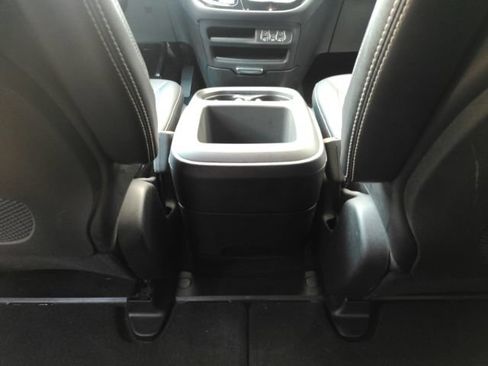 Used 2025 Chrysler Pacifica Select FWD image 31
