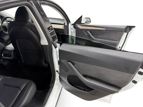 Certified 2023 Tesla Model Y Long Range AWD/4WD image 12