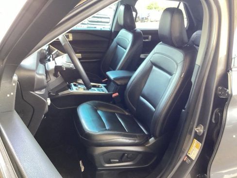 Used 2022 Ford Explorer XLT w/ Equipment Group 202A image 28