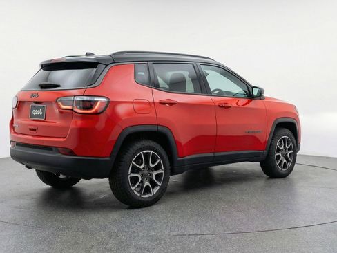 Used 2025 Jeep Compass Trailhawk AWD/4WD image 9