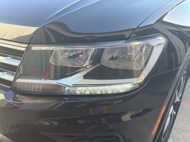 Used 2020 Volkswagen Tiguan SE w/ Panoramic Sunroof Package AWD/4WD image 10